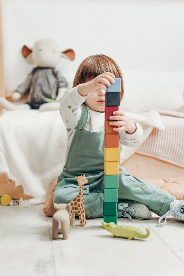 no screen activity for toddler using blocks